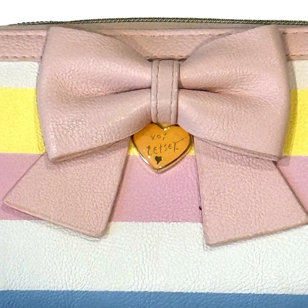 Betsey Johnson Pink Bow Striped Zip Around Wallet Pastel Gold Heart Charm EUC